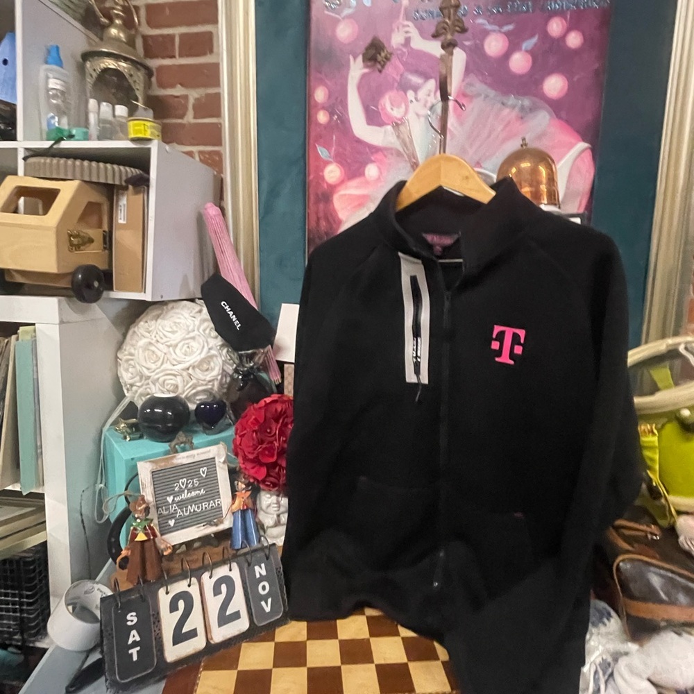 T Mobile men’s  Medium Employee Full Zip Jacket Logo Tech